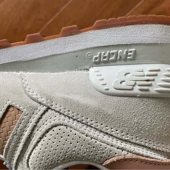 New balance 574..size 9 1/2.. super comfy very neutral, color, tan peach goldish - Picture 5 of 6